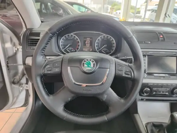 Skoda Octavia Break 2009 - 5750 EUR, 277000 km - AUTO.MOTO.pt - 277000km - foto 26 de 36