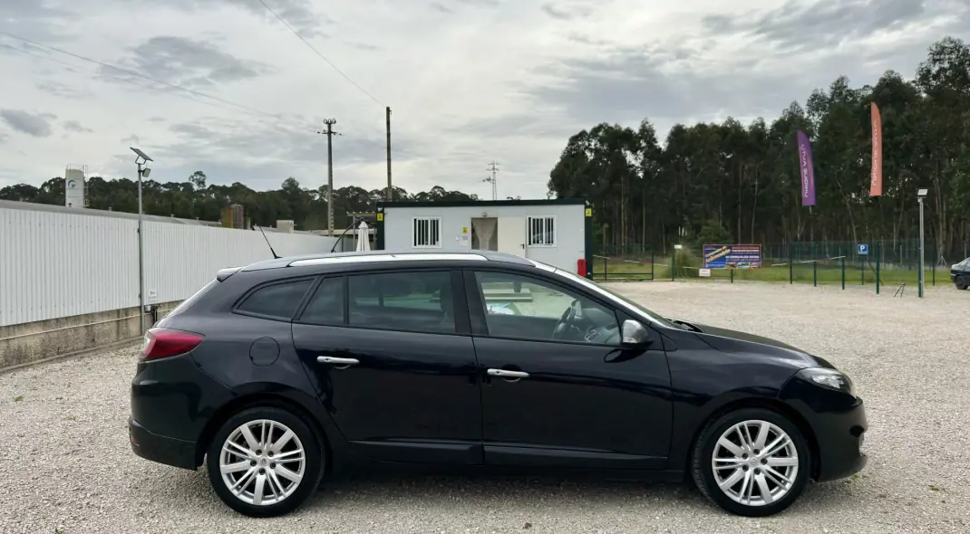 Renault Mégane Sport Tourer 2013 - 9950 EUR, 182000 km - AUTO.MOTO.pt - 182000km - foto 15 de 41
