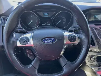 Ford Focus SW 2013 - 9990 EUR, 221936 km - AUTO.MOTO.pt - 221936km - foto 10 de 13