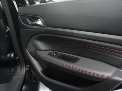 Peugeot 308 2019 - 14500 EUR, 82000 km - AUTO.MOTO.pt - 82000km - foto 19 de 26