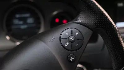 Mercedes-Benz E 250 2009 - 11999 EUR, 478000 km - AUTO.MOTO.pt - 478000km - foto 13 de 35