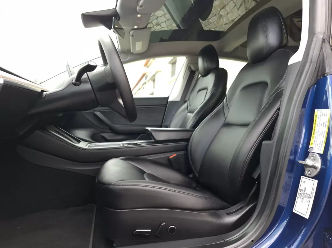 Tesla Model 3 2021 - 35990 EUR, 43640 km - AUTO.MOTO.pt - 43640km - foto 10 de 17
