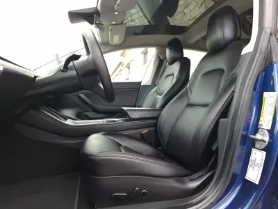 Tesla Model 3 2021 - 35990 EUR, 43640 km - AUTO.MOTO.pt - 43640km - foto 10 de 17