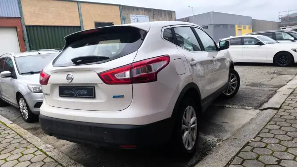 Nissan Qashqai 2015 - 11500 EUR, 190000 km - AUTO.MOTO.pt - 190000km - foto 17 de 21