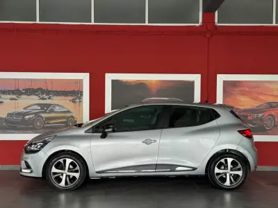 Renault Clio 2017 - 11990 EUR, 103171 km - AUTO.MOTO.pt - 103171km - foto 6 de 20