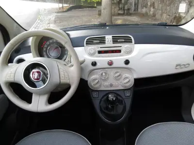 Fiat 500 2010 - 6990 EUR, 185000 km - AUTO.MOTO.pt - 185000km - foto 33 de 37
