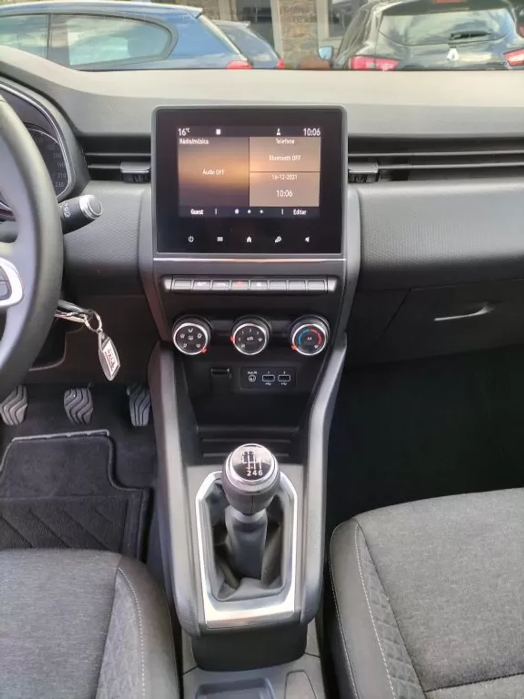 Renault Clio 2020 - 16250 EUR, 96000 km - AUTO.MOTO.pt - 96000km - foto 8 de 11