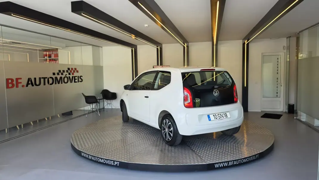 Volkswagen Up! 2016 - 8500 EUR, 79613 km - 79613km - foto 3 de 49