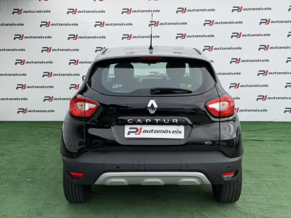 Renault Captur 2016 - 12990 EUR, 142000 km - AUTO.MOTO.pt - 142000km - foto 6 de 23