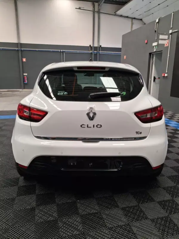 Renault Clio 2016 - 8990 EUR, 105872 km - AUTO.MOTO.pt - 105872km - foto 5 de 15
