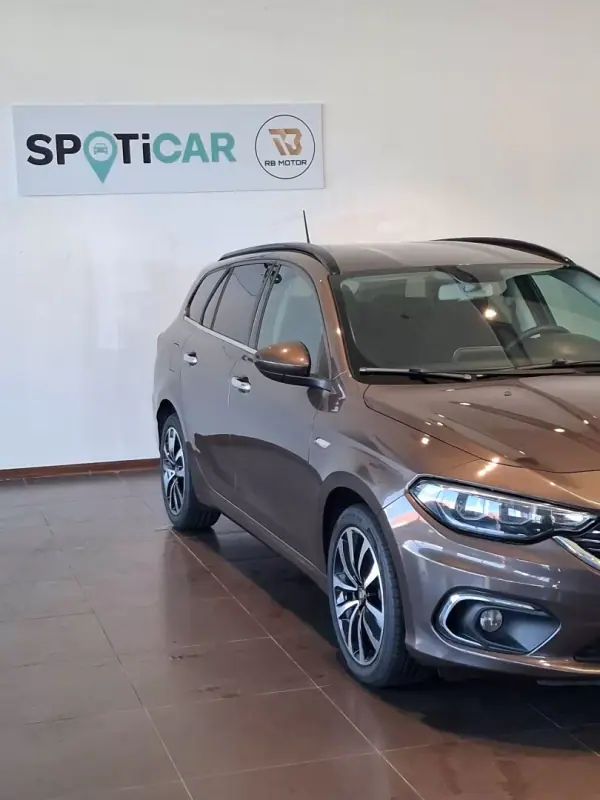 Fiat Tipo Station Wagon 2018 - 11900 EUR, 91900 km - AUTO.MOTO.pt - 91900km - foto 5 de 31