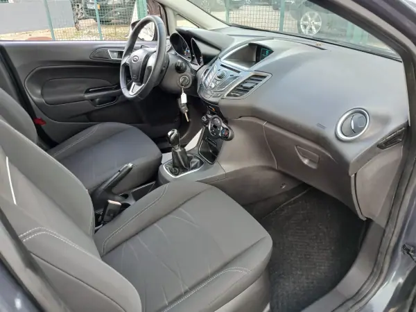 Ford Fiesta 2013 - 7200 EUR, 106782 km - AUTO.MOTO.pt - 106782km - foto 23 de 26