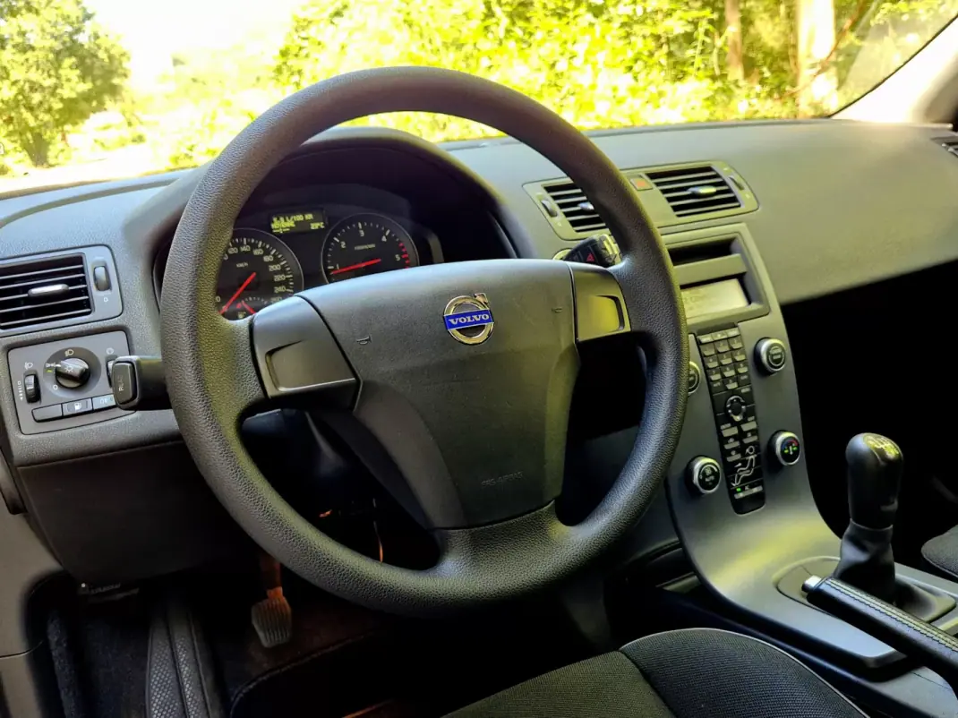 Volvo C30 2011 - 7750 EUR, 179000 km - AUTO.MOTO.pt - 179000km - foto 12 de 28