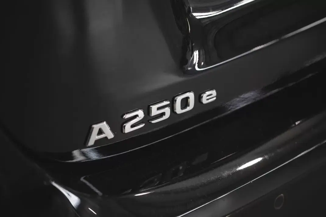 Mercedes-Benz A 250 2021 - 26990 EUR, 97000 km - AUTO.MOTO.pt - 97000km - foto 13 de 25