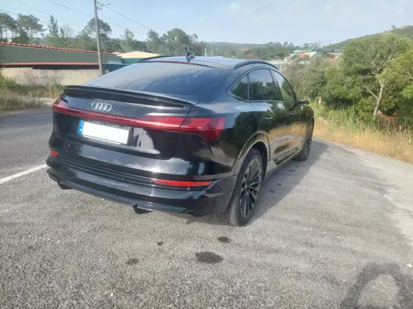 Audi e-tron Sportback 2021 - 35300 EUR, 123480 km - AUTO.MOTO.pt - 123480km - foto 5 de 15