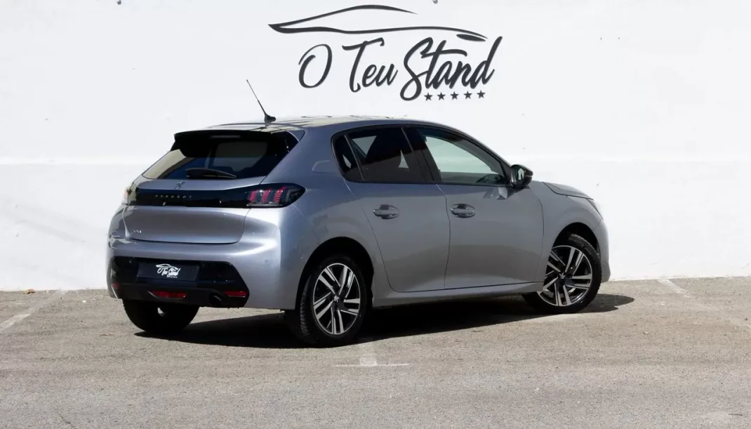 Peugeot 208 2023 - 16999 EUR, 96737 km - AUTO.MOTO.pt - 96737km - foto 2 de 34