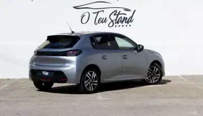 Peugeot 208 2023 - 16999 EUR, 96737 km - AUTO.MOTO.pt - 96737km - foto 2 de 34