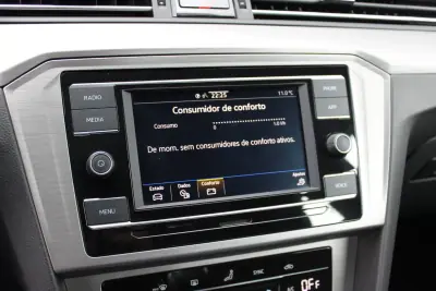 Volkswagen Passat 2021 - 21900 EUR, 22076 km - AUTO.MOTO.pt - 22076km - foto 16 de 44
