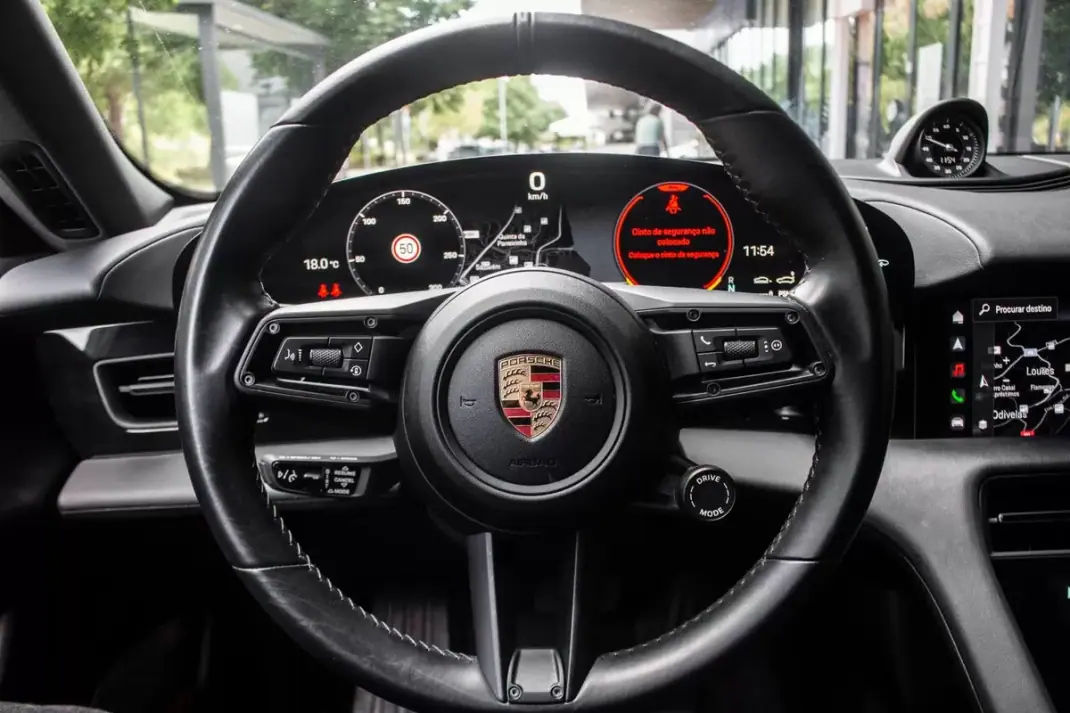 Porsche Taycan 2021 - 59890 EUR, 67644 km - AUTO.MOTO.pt - 67644km - foto 15 de 50