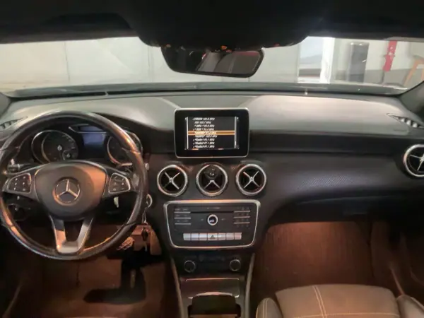 Mercedes-Benz A 180 2016 - 15750 EUR, 177800 km - AUTO.MOTO.pt - 177800km - foto 5 de 10