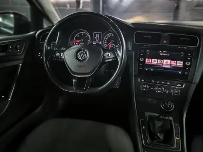 Volkswagen Golf Variant 2017 - 11500 EUR, 190200 km - AUTO.MOTO.pt - 190200km - foto 20 de 30