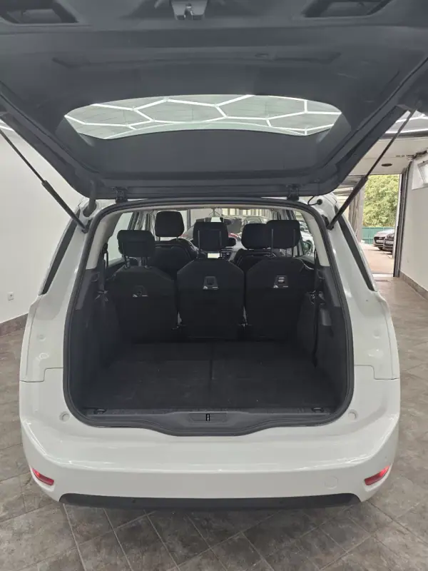 Citroën C4 Grand Picasso 2018 - 13650 EUR, 245556 km - AUTO.MOTO.pt - 245556km - foto 39 de 43