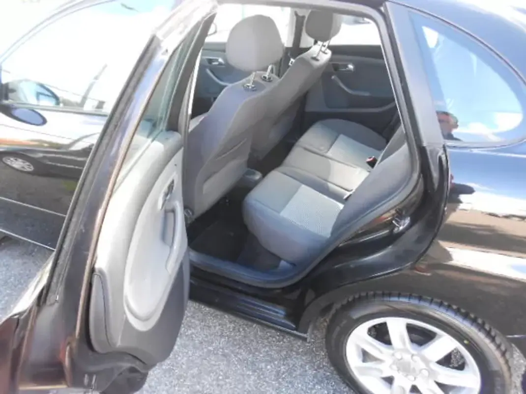 SEAT Ibiza 2007 - 6900 EUR, 262599 km - AUTO.MOTO.pt - 262599km - foto 7 de 11