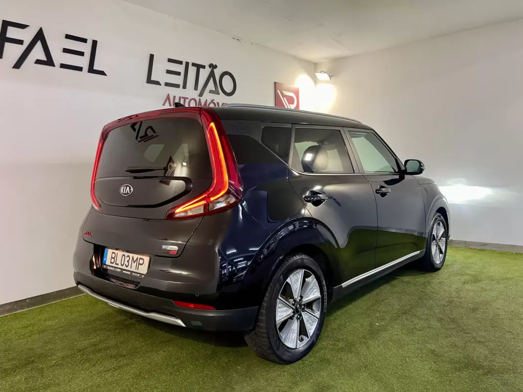 Kia e-Soul 2020 - 19750 EUR, 79000 km - AUTO.MOTO.pt - 79000km - foto 7 de 38