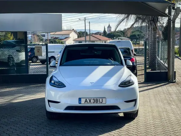 Tesla Model Y 2023 - 34900 EUR, 45800 km - AUTO.MOTO.pt - 45800km - foto 3 de 15