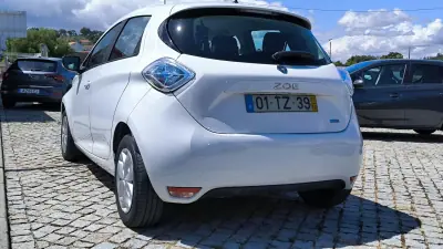 Renault Zoe 2017 - 8950 EUR, 117586 km - AUTO.MOTO.pt - 117586km - foto 6 de 8