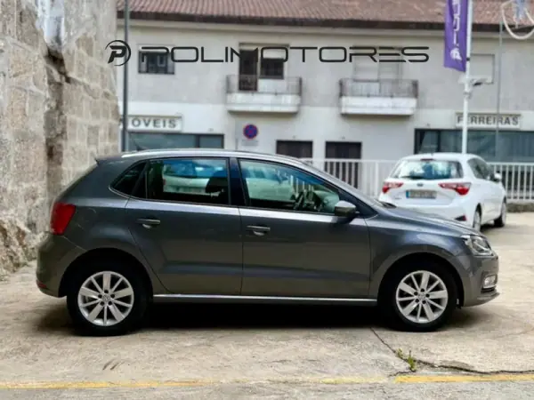 Volkswagen Polo 2017 - 13750 EUR, 50010 km - AUTO.MOTO.pt - 50010km - foto 4 de 16