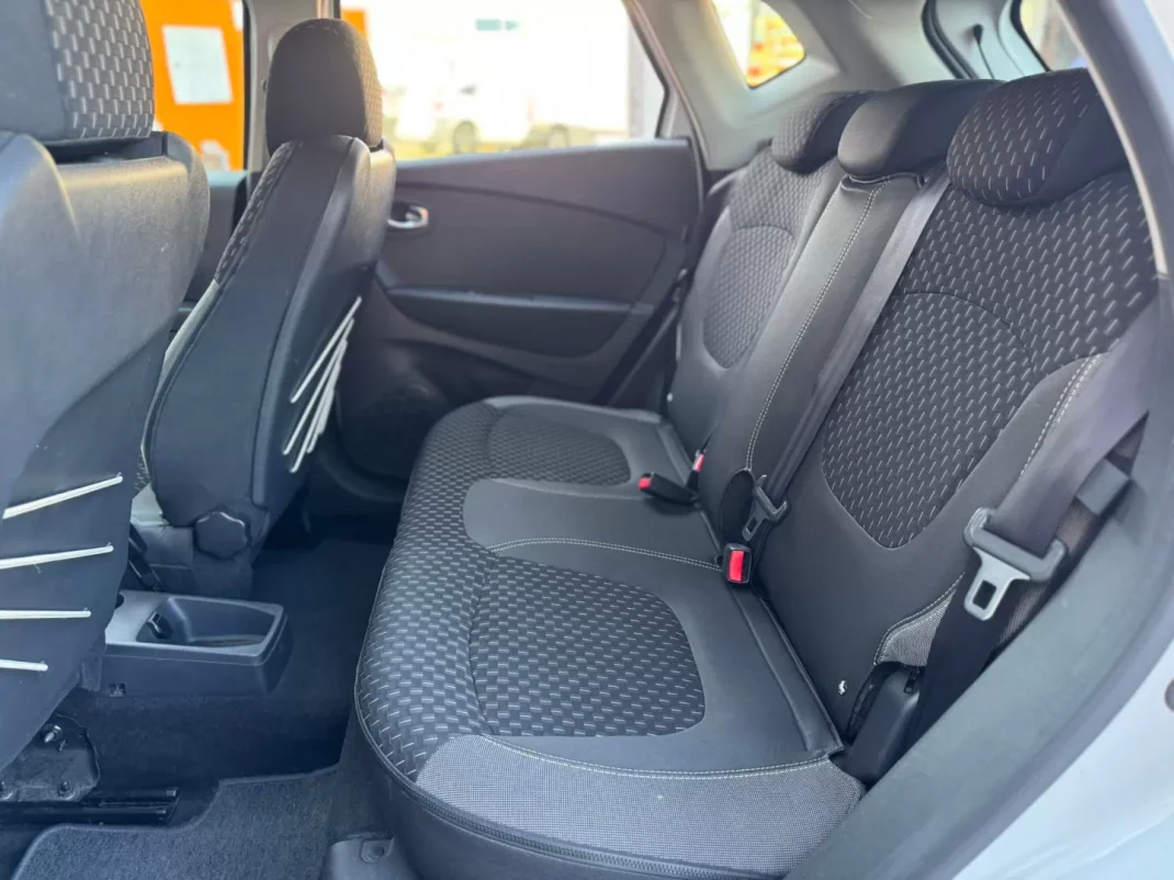 Renault Captur 2019 - 17250 EUR, 82289 km - AUTO.MOTO.pt - 82289km - foto 25 de 27