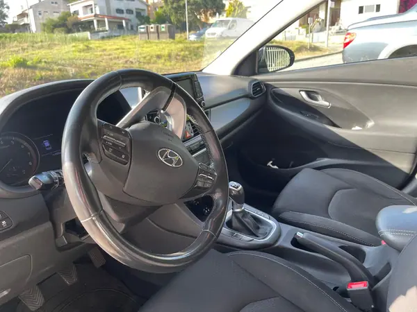 Hyundai i30 2019 - 12300 EUR, 140000 km - AUTO.MOTO.pt - 140000km - foto 3 de 10