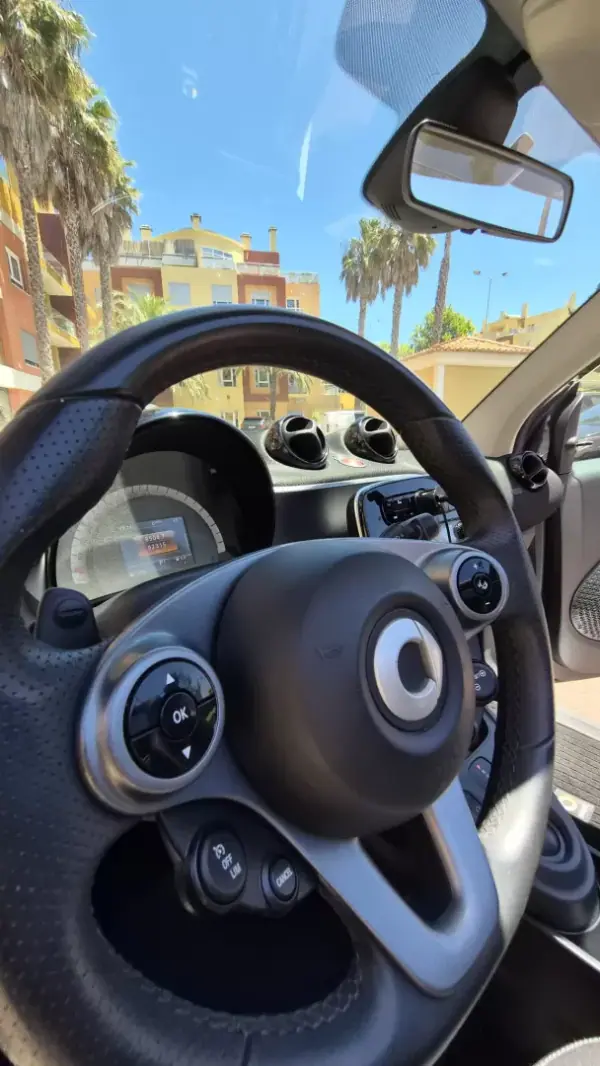 Smart Fortwo Cabrio 2017 - 14480 EUR, 62000 km - AUTO.MOTO.pt - 62000km - foto 11 de 14
