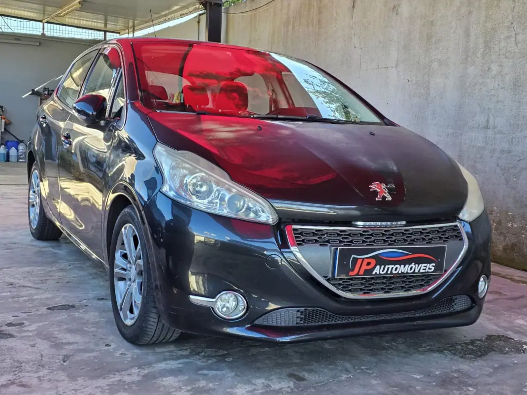 Peugeot 208 2012 - 6250 EUR, 158000 km - AUTO.MOTO.pt - 158000km - foto 1 de 12