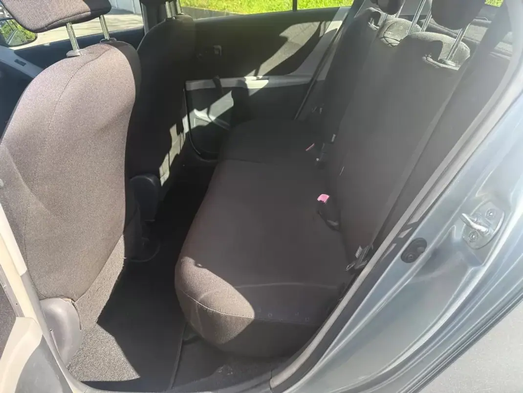 Toyota Yaris 2006 - 5650 EUR, 162000 km - AUTO.MOTO.pt - 162000km - foto 11 de 23