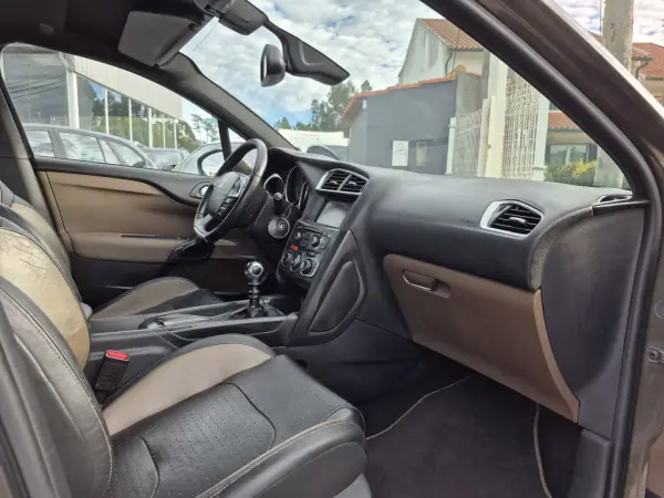 Citroën DS4 2012 - 11400 EUR, 214040 km - AUTO.MOTO.pt - 214040km - foto 21 de 29