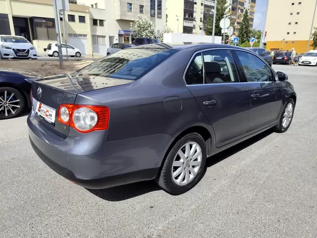 Volkswagen Jetta 2006 - 6500 EUR, 192000 km - 192000km - foto 25 de 25
