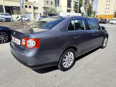 Volkswagen Jetta 2006 - 6500 EUR, 192000 km - AUTO.MOTO.pt - 192000km - foto 25 de 25