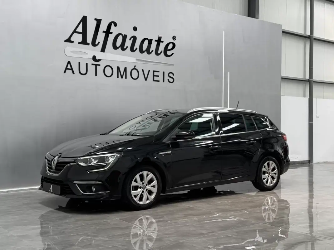 Renault Mégane Sport Tourer 2020 - 15990 EUR, 80000 km - AUTO.MOTO.pt - 80000km - foto 2 de 26