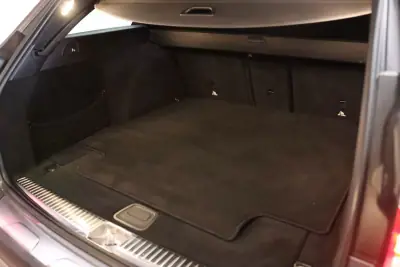 Mercedes-Benz E 220 2018 - 29900 EUR, 230000 km - AUTO.MOTO.pt - 230000km - foto 26 de 32