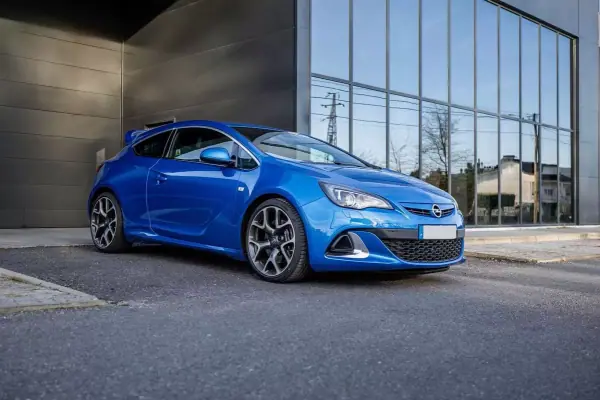 Opel Astra GTC 2013 - 23500 EUR, 109000 km - AUTO.MOTO.pt - 109000km - foto 3 de 47