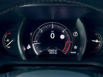 Renault Mégane Sport Tourer 2018 - 15950 EUR, 122000 km - AUTO.MOTO.pt - 122000km - foto 11 de 19