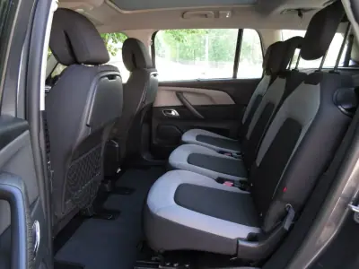 Citroën C4 Grand Picasso 2014 - 11490 EUR, 185000 km - AUTO.MOTO.pt - 185000km - foto 24 de 60