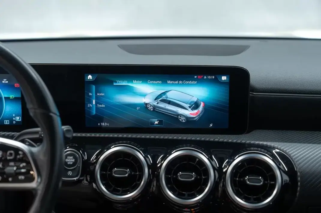 Mercedes-Benz CLA 180 2023 - 29950 EUR, 70000 km - AUTO.MOTO.pt - 70000km - foto 26 de 43