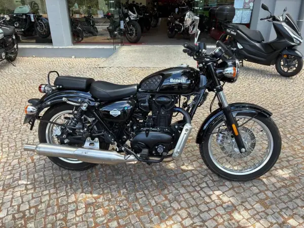 Benelli 302S 2022 - 3650 EUR, 1922 km - AUTO.MOTO.pt - 1922km - foto 6 de 12