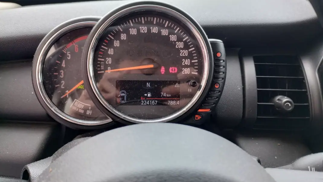 MINI 5 Portas 2016 - 8999 EUR, 224000 km - AUTO.MOTO.pt - 224000km - foto 24 de 32