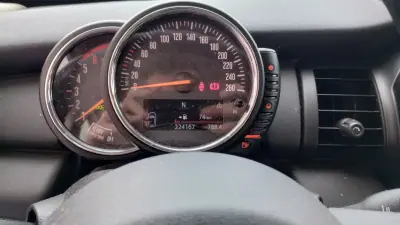 MINI 5 Portas 2016 - 8999 EUR, 224000 km - AUTO.MOTO.pt - 224000km - foto 24 de 32