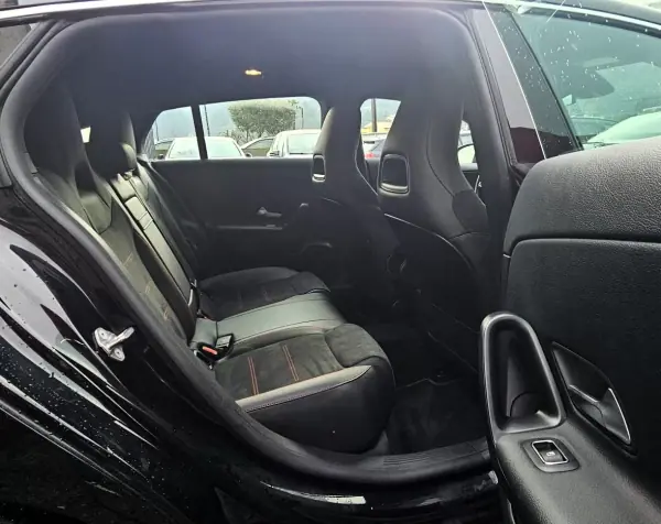 Mercedes-Benz CLA 180 2021 - 28999 EUR, 100000 km - AUTO.MOTO.pt - 100000km - foto 8 de 32