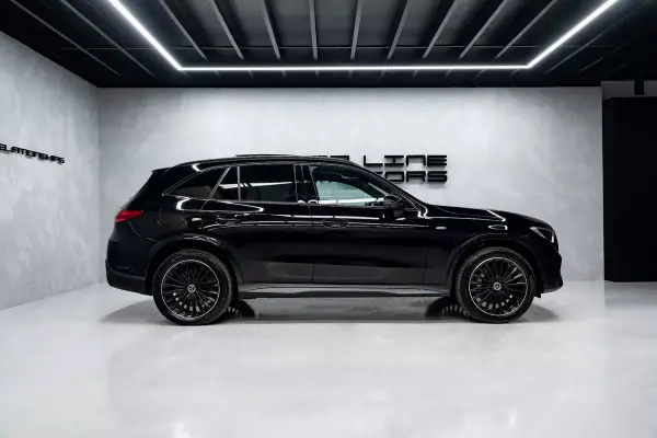 Mercedes-Benz GLC 300 2025 - 71950 EUR, 13000 km - AUTO.MOTO.pt - 13000km - foto 8 de 35